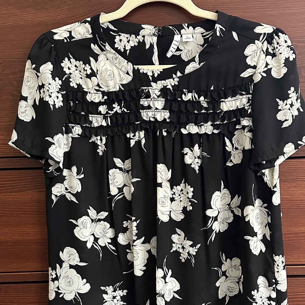 ELLE Short sleeve with ruffles blouse